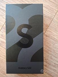 Confezione Samsung S22 nera con accessori e cover