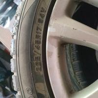 Cerchi in lega con gomme