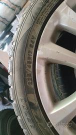 Cerchi in lega con gomme