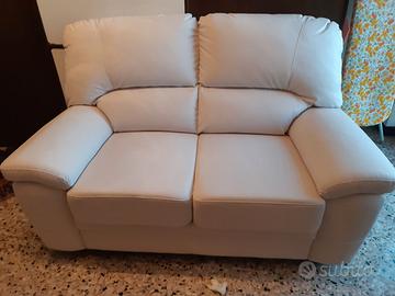 Divano finta pelle nuovo