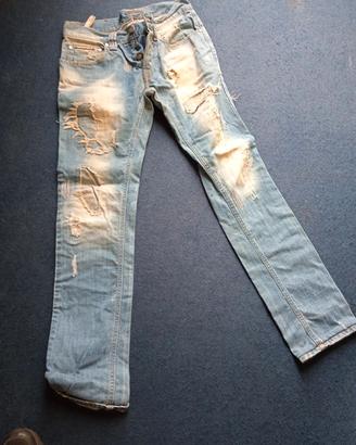 jeans strappati 