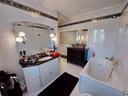 villa-di-312-m²-con-piu-di-5-locali-e-box-auto-dop