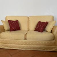Coppia divani artigianali con pouff