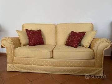 Coppia divani artigianali con pouff