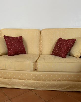 Coppia divani artigianali con pouff