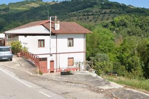 Casa a Bisenti (te)