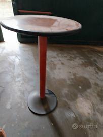 Tavolo da bar alto