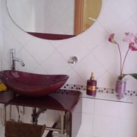 Lavandino bagno di design+specchio e rubinetto