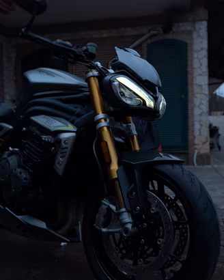 TRIUMPH SPEED TRIPLE 1200 RS - SOLO 10.500KM
