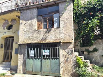 2 LOCALI A MONTECORVINO PUGLIANO