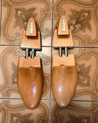 Tendi scarpe in legno