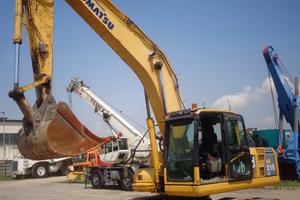 ESCAVATORE CINGOLATO KOMATSU MOD HB 215