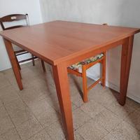 Tavolo da cucina casa  ristorante 