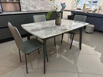 TAVOLO ALLUNGABILE IN GRES