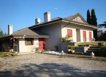 Immobile in asta di 360 m² con più di 5 locali a S