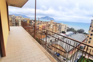 3 VANI E MEZZO ZONA VIA MESSINA MARINE PANORAMICO