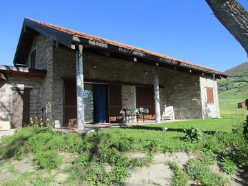 Rustico / Casale di 100 m² con 3 locali a Varsi