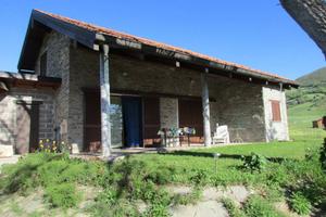Rustico / Casale di 100 m² con 3 locali a Varsi