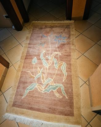 tappeto pura lana fatto a mano.