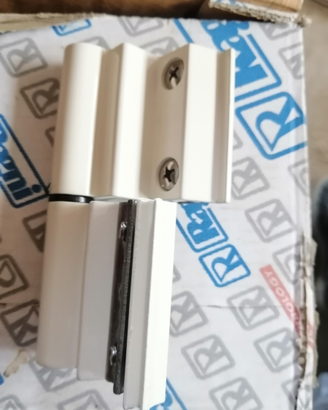 Cerniera per alluminio vecchio tipo