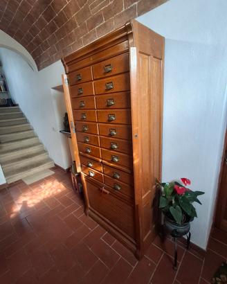 Cassettiera da ufficio in rovere.