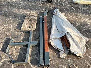 4 Ombrelloni + 2 basi di ferro e blocchi cemento.