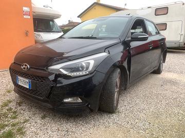 Hyundai i20 incidentata