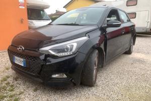 Hyundai i20 incidentata