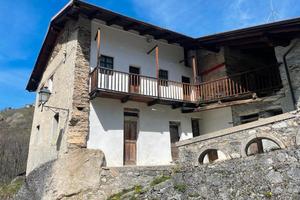 Porzione di casa in fraz.arata marmora cn