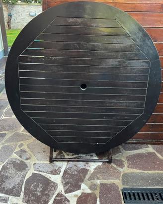 Tavolo in legno tondo con sedie