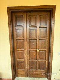 Portone di casa in legno