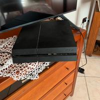 Ps4 con 11 giochi e 2 controller