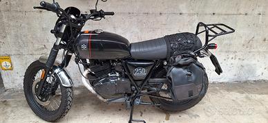 MOTO BRIXTON 250 BELLA E DIVERTENTE