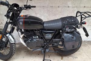 MOTO BRIXTON 250 BELLA E DIVERTENTE