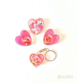 set ciondoli cuore in resina con portachiavi 