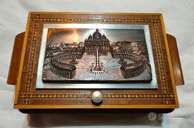 Cofanetto in legno e metallo