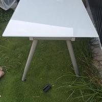 Tavolo ikea interno/esterno  ripiano in vetro