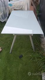 Tavolo ikea interno/esterno  ripiano in vetro