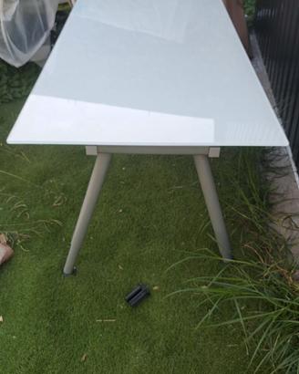 Tavolo ikea interno/esterno  ripiano in vetro