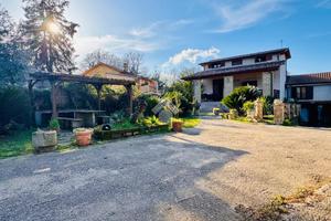 VILLA SINGOLA A BRACCIANO