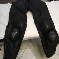 Pantaloni e giacca Dainese