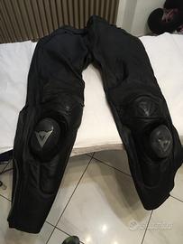 Pantaloni e giacca Dainese