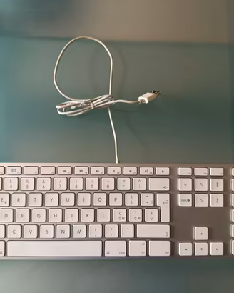 Tastiera Apple con cavo - Layout Italiano