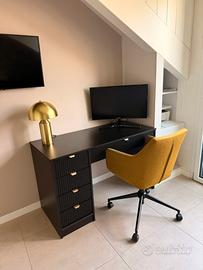 Scrivania nera e sedia - set smart working