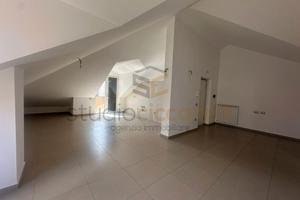 Mansarda Di Nuova Costruzione In Piccolo Parco