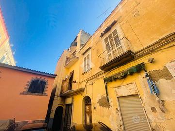 2 LOCALI A TORRE DEL GRECO