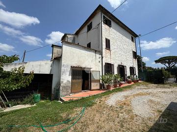 CASA DI CORTE A ALTOPASCIO