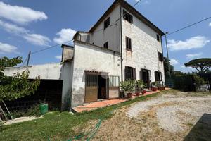 CASA DI CORTE A ALTOPASCIO