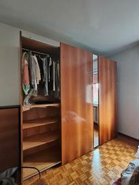 Armadio a tre ante scorrevoli