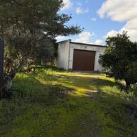 Terreno con magazzino casetta e spiazzale